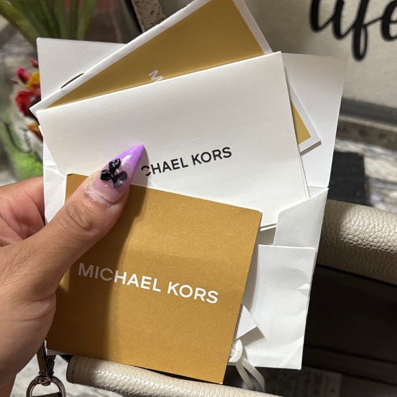 Michael Kors Off-White Leather Tote - Picture 4 of 6